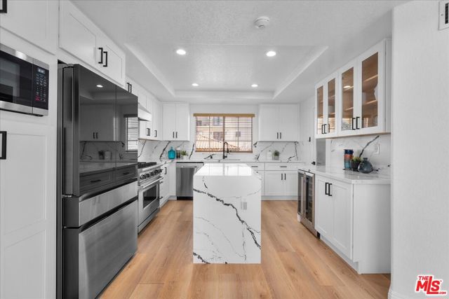 625 9th Street, Hermosa Beach, California 90254, 3 Bedrooms Bedrooms, ,2 BathroomsBathrooms,Residential,Sold,9th,25523845