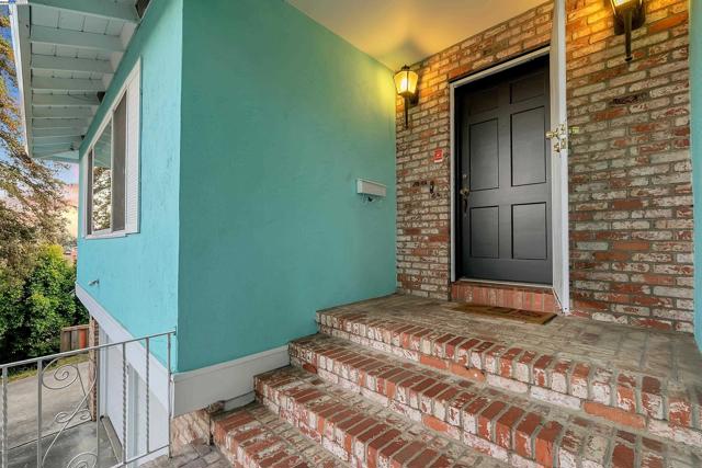 17561 Vineyard Rd, Castro Valley CA: https://media.crmls.org/mediaz/448a662e-2c63-4db5-abc5-174e9ede39c8.jpg