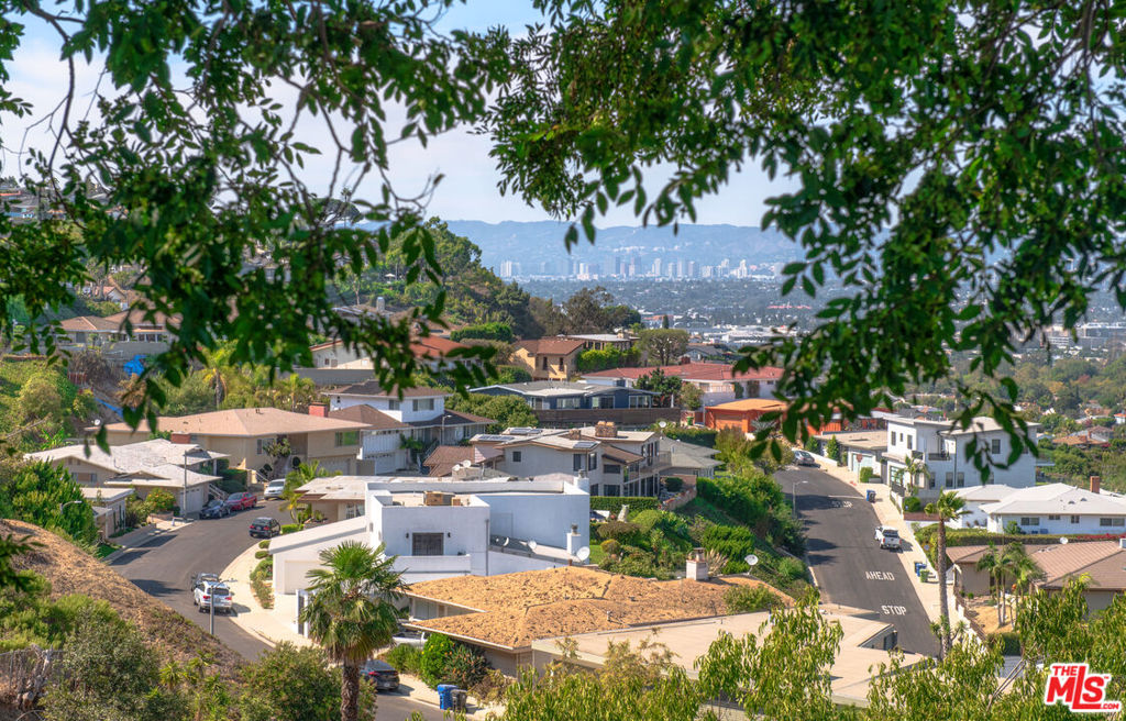 https://media.crmls.org/mediaz/448a6f77-ae22-45d7-b45c-4c93705e9d87.jpg?preset=X-Large