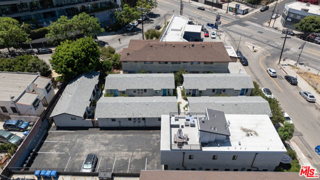 908 Everett Street, Los Angeles CA: https://media.crmls.org/mediaz/448a9c86-9d98-45e3-b2f0-559d83805ed6.jpg