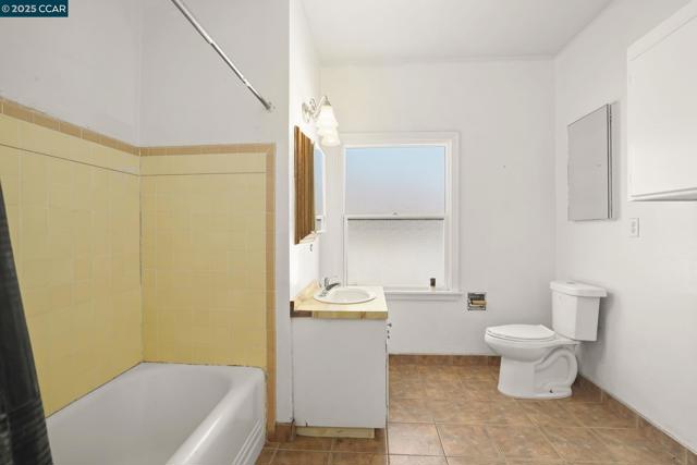 1561 Farm Bureau Rd, Concord CA: https://media.crmls.org/mediaz/448ada3a-07d3-4641-97a3-645f632d6b2e.jpg