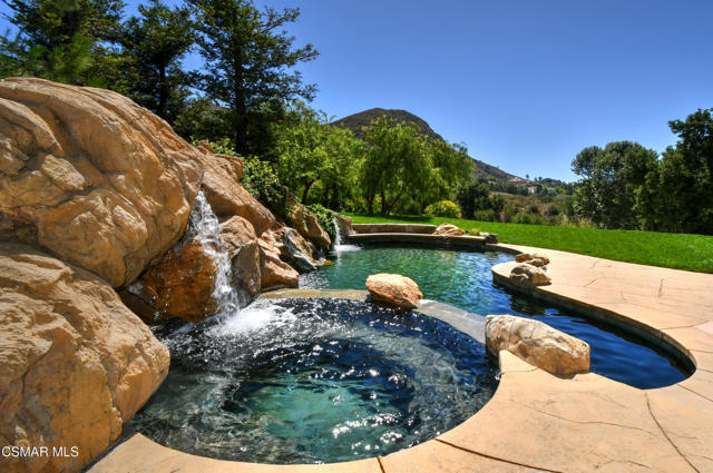 29677 Mulholland Highway, Agoura Hills CA: https://media.crmls.org/mediaz/448ba369-6a85-4936-987c-8db156989c14.jpg
