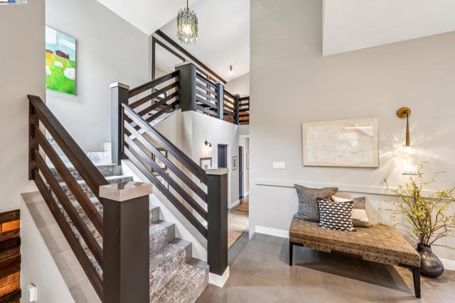 2005 TUNNEL RD, Oakland CA: https://media.crmls.org/mediaz/448bd9c0-9720-4266-9e60-0ded9665bf45.jpg