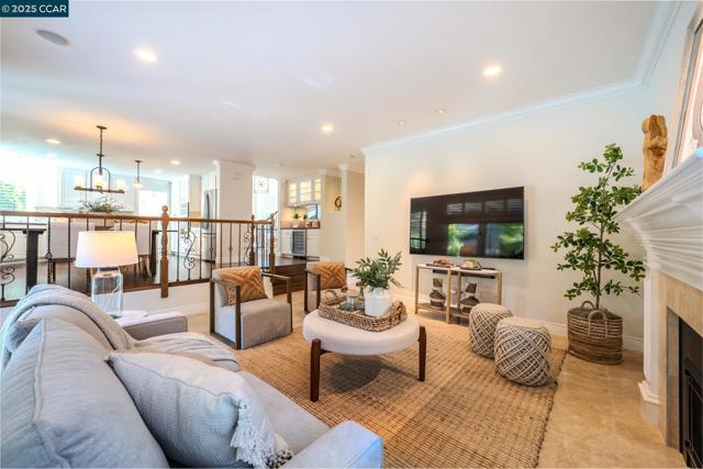 40 Northview Ct, Danville CA: https://media.crmls.org/mediaz/448bea05-0278-44c1-89e3-7e1dfc900521.jpg