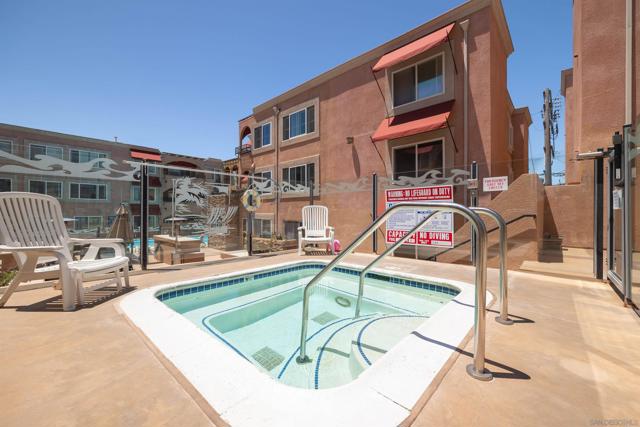 860 Turquoise St, San Diego CA: https://media.crmls.org/mediaz/448c4bba-2b9a-4b8c-96fc-9acd74ee7fed.jpg