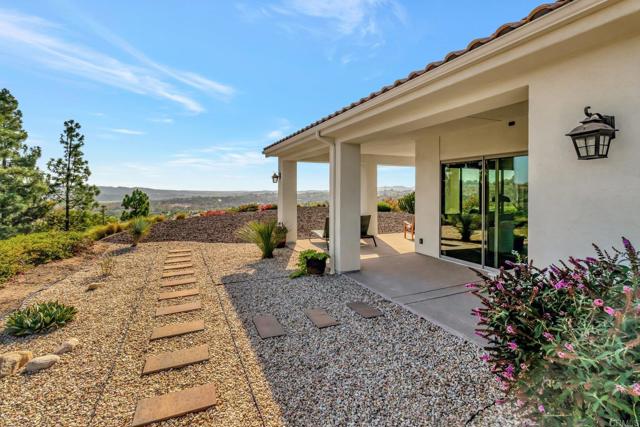 3026 Via Loma, Fallbrook CA: https://media.crmls.org/mediaz/448c5885-aca1-45ac-89af-b7c643360074.jpg