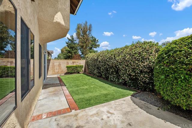 6 Cape Cod, Irvine CA: https://media.crmls.org/mediaz/448c84e9-a4b6-4ecb-9c35-9227a8be4f79.jpg