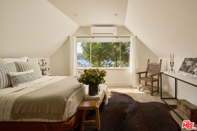 28918 Palisades Drive, Lake Arrowhead CA: https://media.crmls.org/mediaz/448ca2af-9eca-4cc6-b921-ea11928eaf1f.jpg