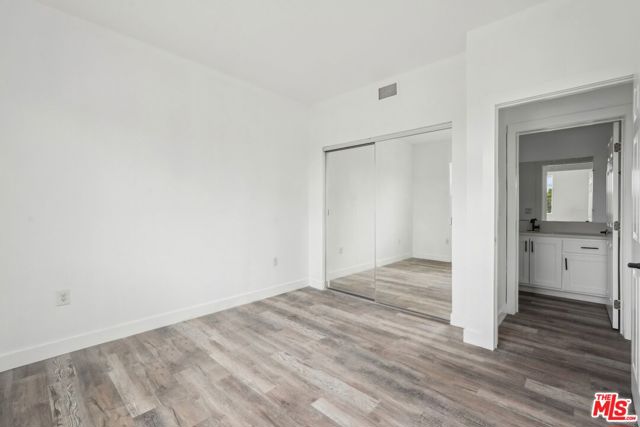 2516 Malabar Street, Los Angeles CA: https://media.crmls.org/mediaz/448cec71-fd6c-46e1-948f-6e4f26954901.jpg