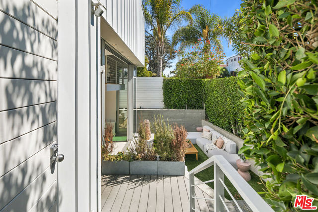 338 Rennie Avenue, A photo 3