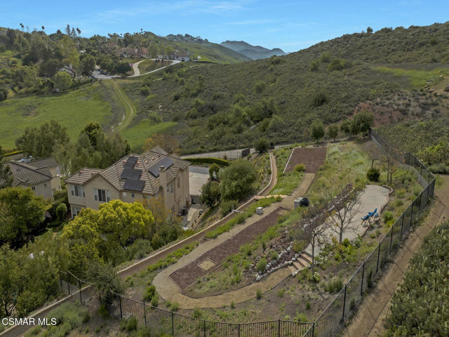 331 Briar Bluff Circle, Thousand Oaks CA: https://media.crmls.org/mediaz/448d0fe9-f7bd-4f1f-908d-b21e111b92ce.jpg