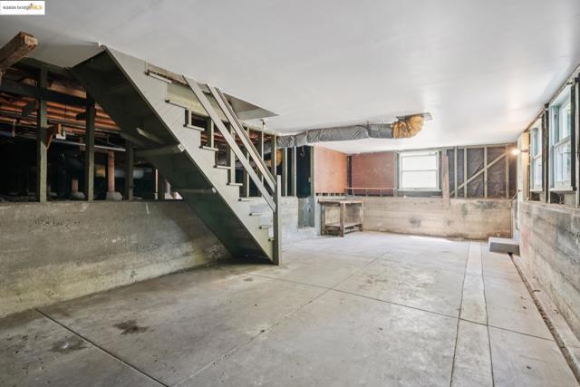 1239 Carleton St, Berkeley CA: https://media.crmls.org/mediaz/448d9b01-9ec7-43b0-be8c-fc8a4ec2baf4.jpg