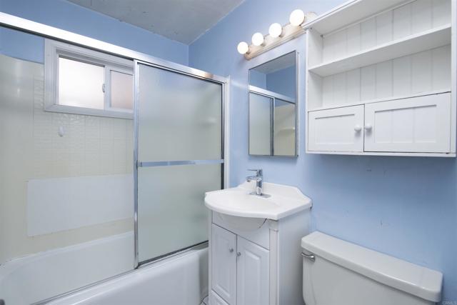 Detail Gallery Image 11 of 19 For 157 & 157 1/2 Maple Ave, Carlsbad,  CA 92008 - 3 Beds | 2 Baths