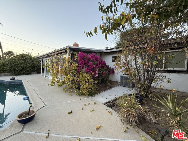 23744 Hartland Street, West Hills CA: https://media.crmls.org/mediaz/448e8ee2-9e1d-415a-95a5-fc7768e9c0fb.jpg