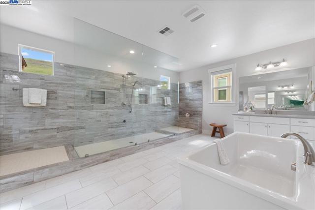 7259 Lembert Hills Dr, Dublin CA: https://media.crmls.org/mediaz/448f0742-5eb3-4f03-a530-dc8bcffbe843.jpg
