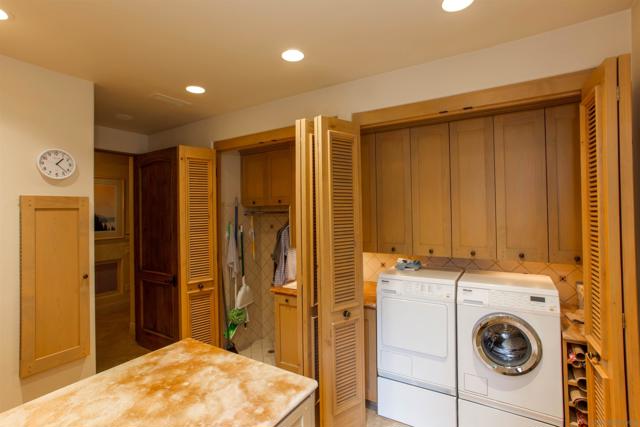 7206 Aviara Drive, Carlsbad CA: https://media.crmls.org/mediaz/448f13ad-894b-40ca-ad0b-13136c3f3c33.jpg