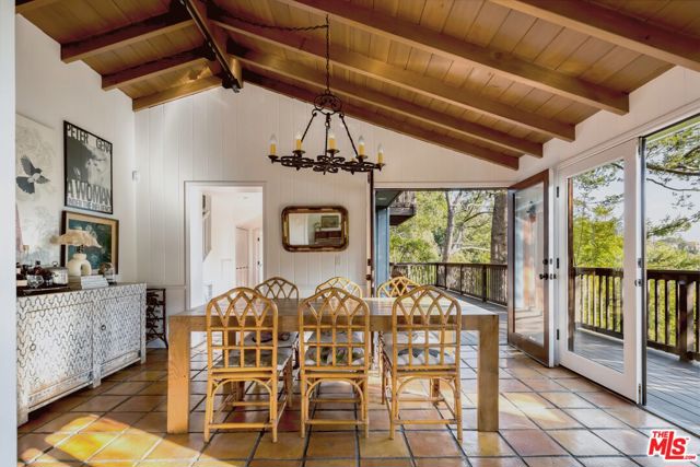 2415 Castilian Drive, Los Angeles CA: https://media.crmls.org/mediaz/448f24a0-0f5e-43cd-a3bf-463c59bdf949.jpg