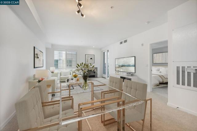 1655 N California Blvd, Walnut Creek CA: https://media.crmls.org/mediaz/448f6a1a-d8ec-4e66-88ff-54bd1de7aa66.jpg