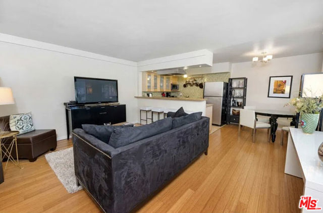 404 San Vicente Boulevard, 28 photo 4