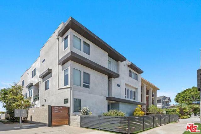 3623 1/2 S Centinela Avenue, Los Angeles CA: https://media.crmls.org/mediaz/44900564-48b5-49a2-b93e-4c73f80dcc85.jpg