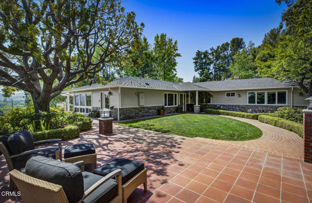 5109 Redwillow Lane, La Canada Flintridge CA: https://media.crmls.org/mediaz/44903dd9-b937-4b46-9e9c-1fa1c6edaaae.jpg