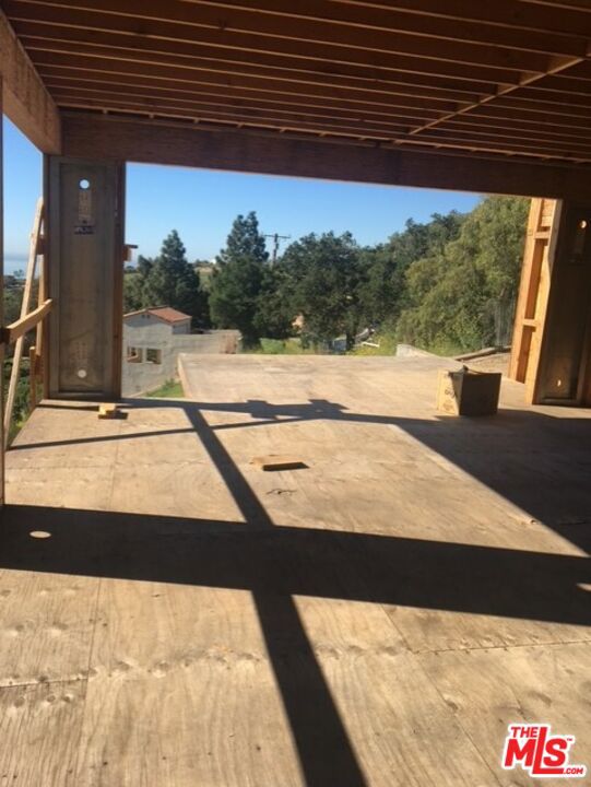 26565 Ocean View Drive, Malibu CA: https://media.crmls.org/mediaz/44903f82-6d59-4575-919a-8423438892f3.jpg