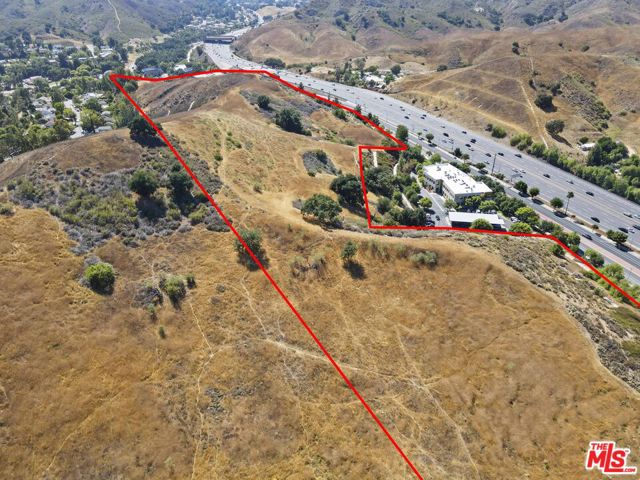 27300 Agoura Road, Calabasas CA: https://media.crmls.org/mediaz/44908d9b-62bf-4b36-84ed-ddf3dce69be1.jpg