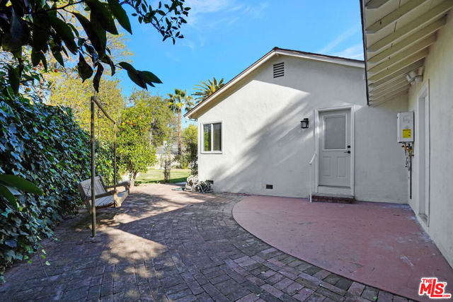 23153 Gonzales Drive, Woodland Hills CA: https://media.crmls.org/mediaz/4490ac30-a657-4ad8-8ea5-2c0830dcb0ba.jpg
