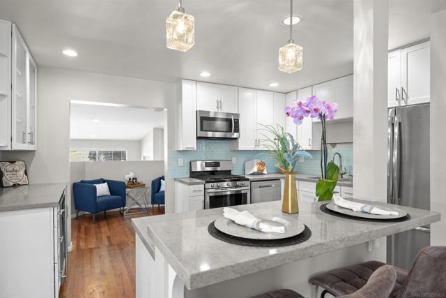 3833 Tomahawk Ln, San Diego CA: https://media.crmls.org/mediaz/44914518-f9fa-4deb-b67f-017cec46b1fb.jpg
