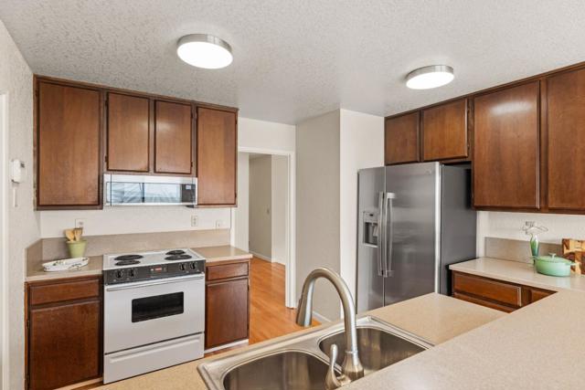 3097 Messinger Drive, Marina CA: https://media.crmls.org/mediaz/44923f90-a485-47b8-82c5-a22dc45a27f7.jpg