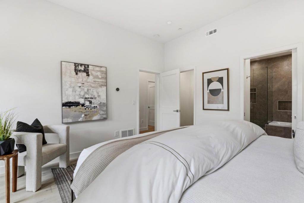 https://media.crmls.org/mediaz/44926f90-c33a-42a4-afa2-a2bfd7dd0077.jpg?preset=X-Large