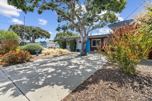 570 Casanova Avenue, Monterey CA: https://media.crmls.org/mediaz/44927ba0-3db1-48db-b675-ea5ceec3f511.jpg