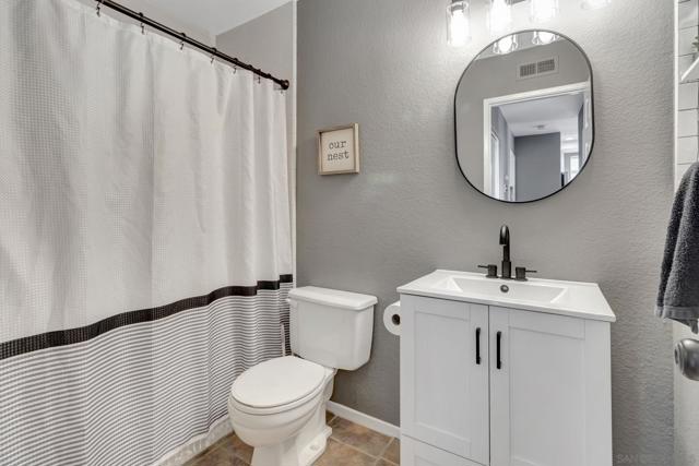 3432 Cameo Dr, Oceanside CA: https://media.crmls.org/mediaz/4492a229-a491-4850-958d-2fdcdaa4ff13.jpg