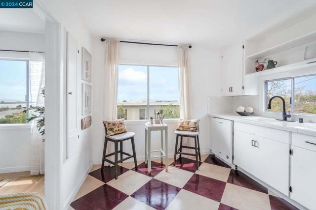 Image 10 of 41 For 2815 San Luis St