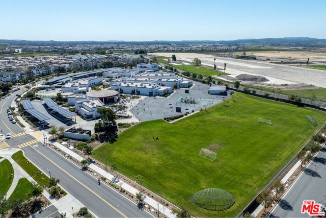 101 Stage, Irvine CA: https://media.crmls.org/mediaz/44932cc4-d7c1-4d84-abe2-cf2c2a9d229f.jpg