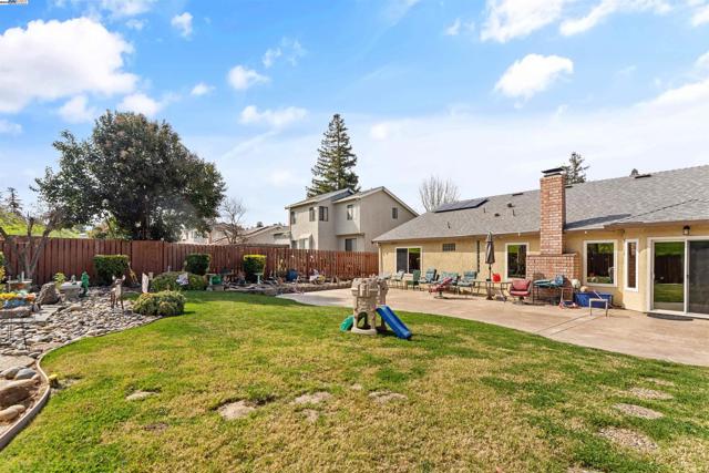 2901 Larkspur Dr., Antioch CA: https://media.crmls.org/mediaz/449341a3-4a2f-4ced-9902-6cb0bf0e0b3c.jpg