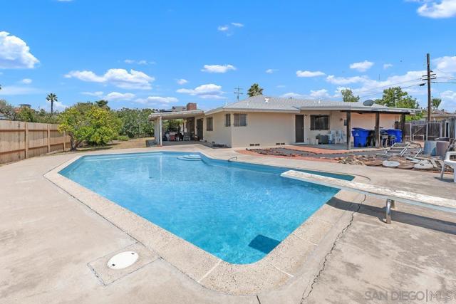 5824 Kent Pl, San Diego CA: https://media.crmls.org/mediaz/44935e43-2e54-4180-9107-c535d9ea64a4.jpg