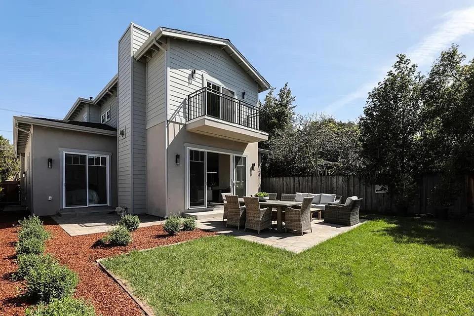 1911 Menalto Avenue