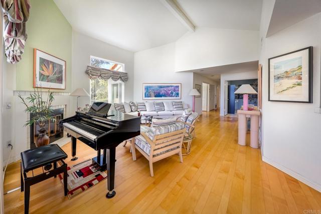 Detail Gallery Image 3 of 27 For 1749 Sawgrass, Escondido,  CA 92026 - 4 Beds | 2 Baths