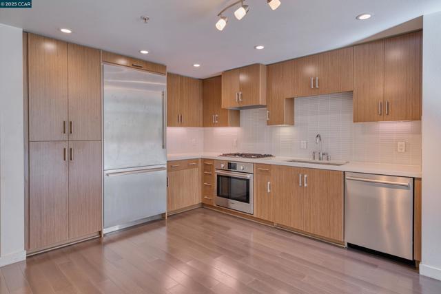 2655 Bush, San Francisco CA: https://media.crmls.org/mediaz/4493fa51-f4c7-4e12-ac25-8dcc7253b3f4.jpg