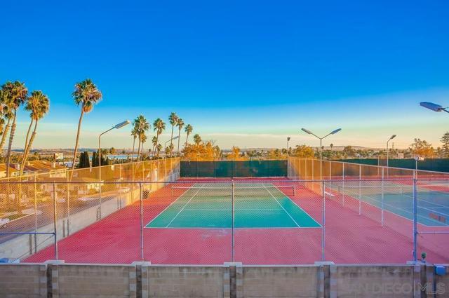 Image 33 of 44 For 4600 Lamont Street  212