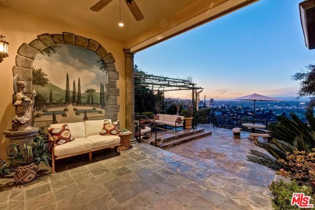3595 Wonder View Drive, Los Angeles CA: https://media.crmls.org/mediaz/44956b2e-507c-4cd7-a49b-0cb296f726d0.jpg