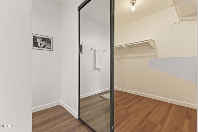 436 E Palm Avenue, Burbank CA: https://media.crmls.org/mediaz/44966bbd-3f32-44f4-b00b-82d9cc67ce7c.jpg