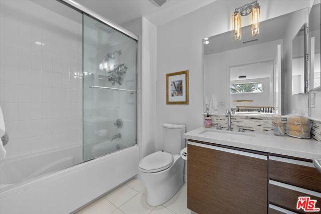 310 Washington Boulevard, Marina del Rey CA: https://media.crmls.org/mediaz/4496dfe7-d188-47c0-8c53-b796434e000a.jpg