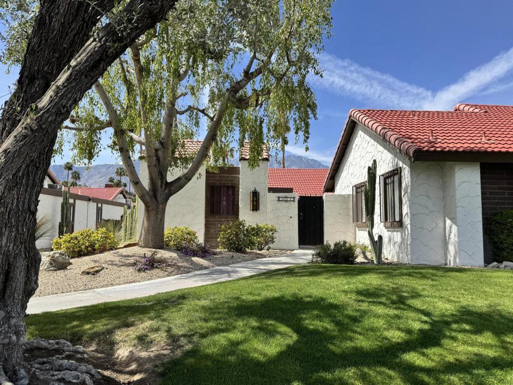 2255 E Miramonte Circle #D