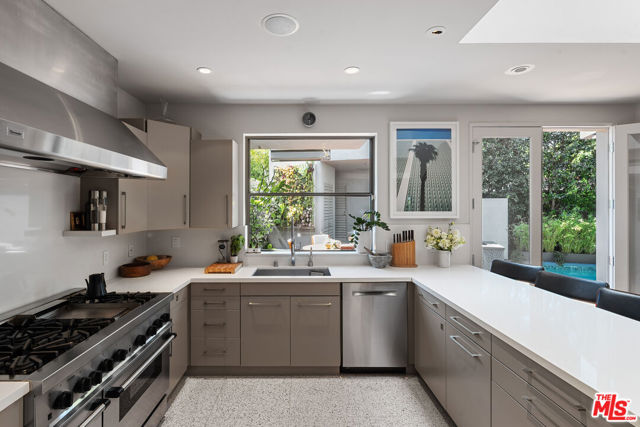 8735 Dorrington Avenue, West Hollywood CA: https://media.crmls.org/mediaz/449788c8-a855-4012-8e8b-dc37c1cfafd5.jpg