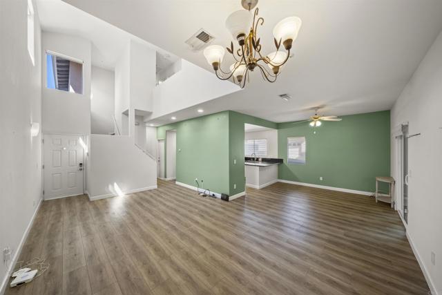 Detail Gallery Image 3 of 52 For 9300 Burnet Ave #111,  North Hills,  CA 91343 - 3 Beds | 2/1 Baths
