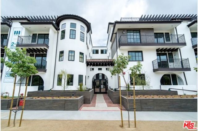 1868 Kelton Avenue, Los Angeles CA: https://media.crmls.org/mediaz/44979f74-ee78-4438-a322-865c9214e098.jpg