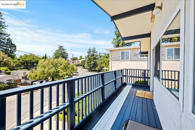 3312 Wisconsin St, Oakland CA: https://media.crmls.org/mediaz/4497a5ba-2fed-49a1-a5d1-bc98f38a92e9.jpg