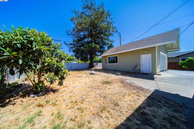 Image 49 of 52 For 4636 Serra Ave